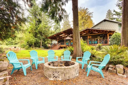 Peaceful Renton Retreat w/ Hot Tub Access!
