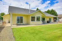 Moyie Springs Home w/ Views, Near Kootenai River! - parking