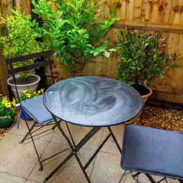 Smart Stay BnB | Fast WiFi | 3 Beds | Parking | Garden | Workspace Hotel Exterior