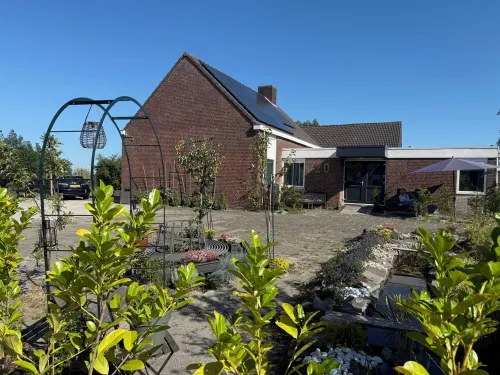 The Pond Castle, where water and tranquility meet Hotels in Tersoal