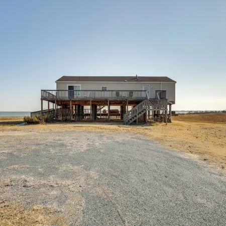 11 Mi to Chincoteague: Atlantic Home w/ Decks!
