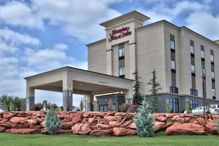 Hampton Inn & Suites Guthrie Отели в г. Logan County