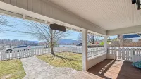 Charming 7-bedroom cottage with WiFi, AC in serene Lake Junaluska
