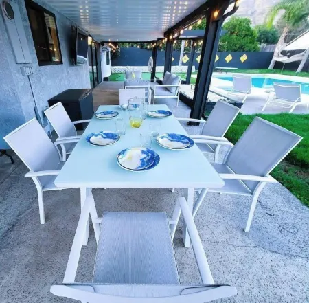 Tropical Oasis Retreat Pool/Jacuzzi/Game room/Bar