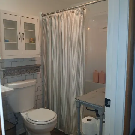 Garden Chalet walking distance to Oldtown Salinas