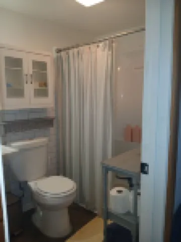 Garden Chalet walking distance to Oldtown Salinas