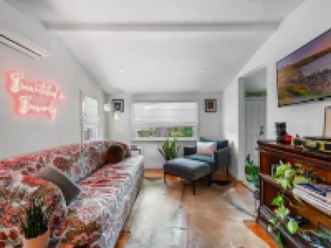 Witchy Hideaway Cottage; Close to Beaches, Salem & Train to Boston ビバリーのホテル