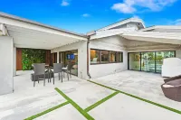 5-bedroom Water Front Villa In Hallandale Beach With Yacht Pick Up In Backyard