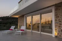 Traumvilla mit Blick auf die Bucht von Navarino - 5 min zum Strand und Golfplatz Hotels in Pylos