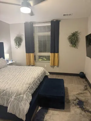 Luxury 2 bedroom 2 full bathroom apartment across from the waterfront! فنادق في كلاركسفيل