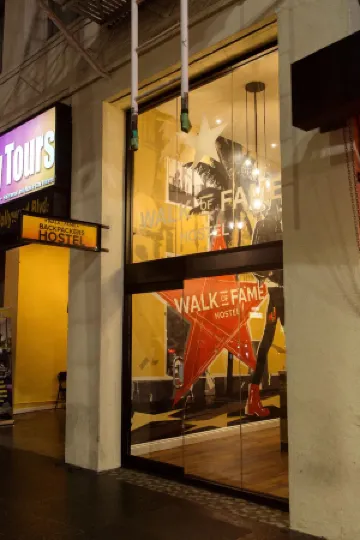 Samesun Hollywood Отели рядом с достопримечательностью «Парамаунт пикчерс студио торс»