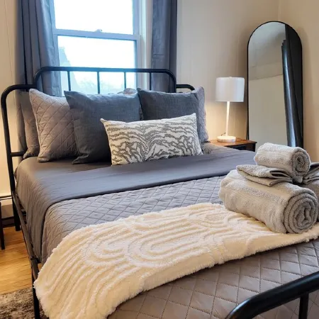 Newly Refreshed 3bd Spacious Unit Minutes from 290