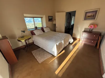 Unique top of the world straw bale cottage has ASTOUNDING views. Hotels near Vista Sun Wheel