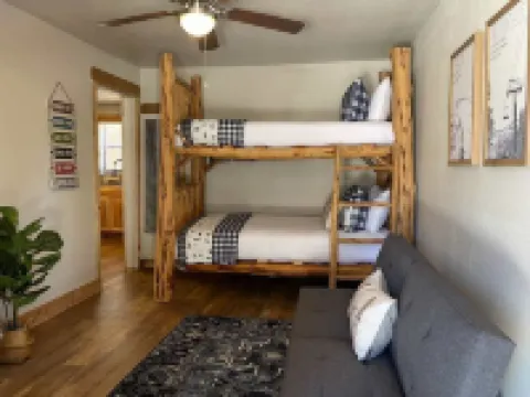 Room 7:  Cozy Nest 15 Minutes from Red River/ Angel Fire Hotels in Eagle Nest