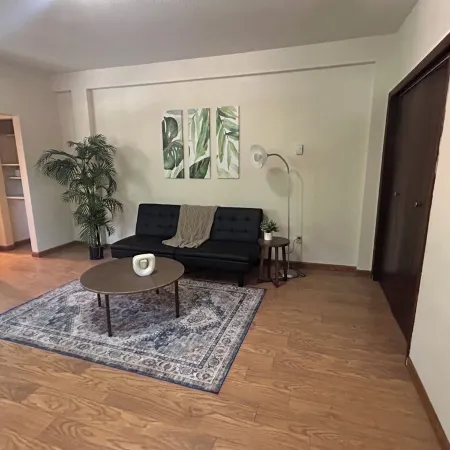 Cozy 1 bedroom apartment across from the airport with WiFi.