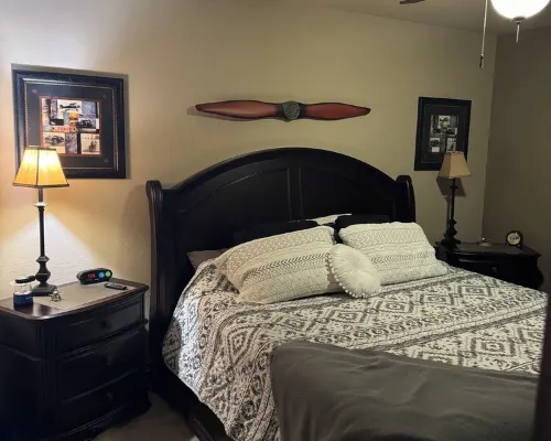Cozy upstairs apartment in lovely Altus with downtown view, AC, WiFi Hotels in Altus