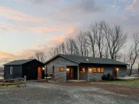 Wellness Retreat with Hot Tub, Gym, Cold Plunge, Office Hotels in Callicoon