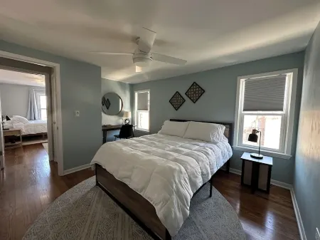 Cozy apartment right in Downtown Downers Grove