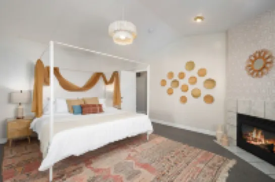 LARGE Family Home Ideal for Groups- Boho