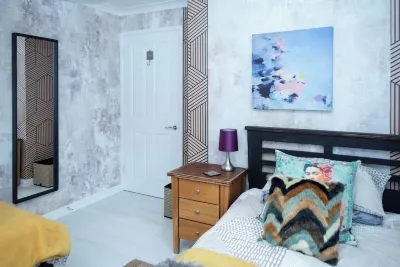 Avalon Sunrise our enchanting cottage in the heart of Glastonbury Hotels near Millfield Preparatory School