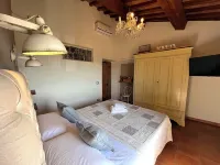 Cozy and quiet apartment in historic village with sea view