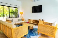 Modern 3BR Villa w/ Pool – Perfect for Groups