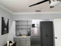 Luxurious little home! Hotels in Hialeah