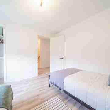 Private PEC Retreat w Games Room Rooms