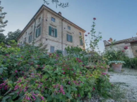 Historic villa with swimming pool surrounded by nature Hotéis em Amelia