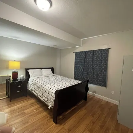Spacious 5-bedroom house with WiFi, AC in charming Saint Robert