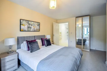 Entire Apartment Sleeps 4 Near the River Thames Отели рядом с достопримечательностью «Библиотека РБУМ Мейденхед»