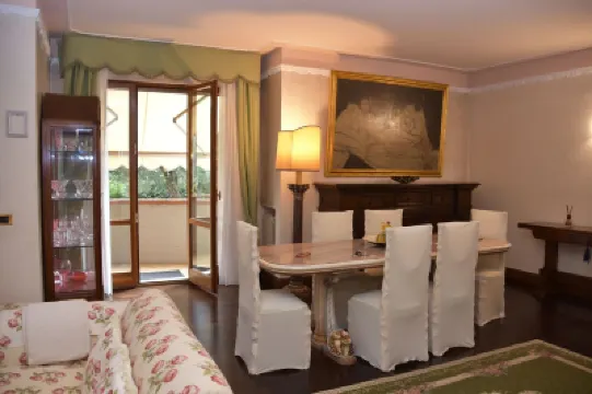 Elegant apartment with large terraces in quiet residential area. Hotels near Florence "Amerigo Vespucci" Airport