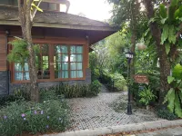 "Rumour Has It" Country charms and a gourmet breakfast! Hotels near Pinklao - Rama 5