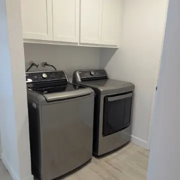 Spacious 6-bedroom house in marvelous Clovis with WiFi, AC