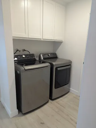 Spacious 6-bedroom house in marvelous Clovis with WiFi, AC