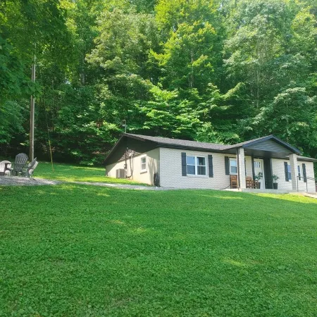 Hot Tub! Fire Pit! Picnic Area & Grill! View Hardwicks Creek Haven@Rrg