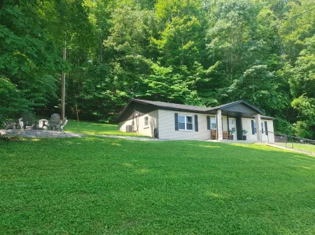 Fire Pit! Hot Tub! Picnic Area! Grill, Dog Friendly! Hardwicks Creek Haven@Rrg