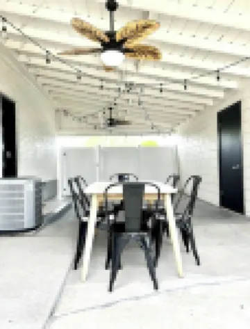 Modern Lux Upstairs Unit Near SLC W/ King Bed, Yard, Garage and Washer/Dryer