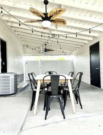 Modern Lux Upstairs Unit Near SLC W/ King Bed, Yard, Garage and Washer/Dryer