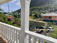 Hideaway in Ashton, homey atmosphere for tranquility - home away from home. Hotels in Clifton