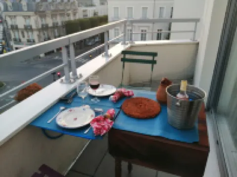 Nantes on foot! Downtown! Sunny 2-room apartment with terrace.