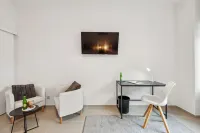 Central location... Ideal for business people, fitters...3 rooms, WiFi, SmartTVs