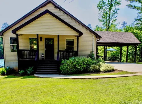 Jump Platform & Rope Swing, Dock. Kayak. Screened Porch. Firepit. Family Fun!