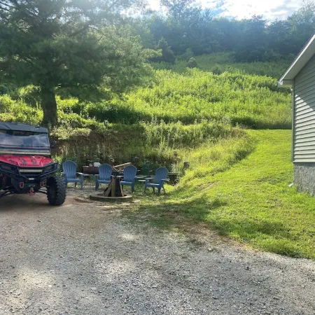 Rosey's Retreat Charming 2-bedroom Country Cottage in LaFollette, Tennessee WiFi