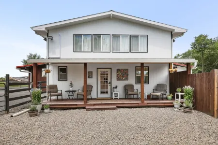 Lakefront Cottage 10 min to Legoland Farmstay