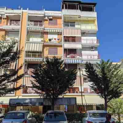 Family sized Beachside Apt, with sunset views + BBQ Hotel Exterior