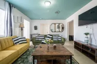 King Size Beds, Chef's Kitchen & Central Location Hotels in West Little River