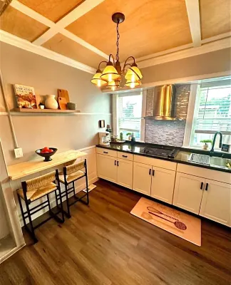 Step into a serene stay where electric charm meets cozy coastal tranquility. Hotels in Pawtucket