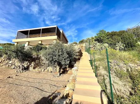 Meravigliosa Villa con Vista su Canale di Sicilia e Piscina a Sfioro
