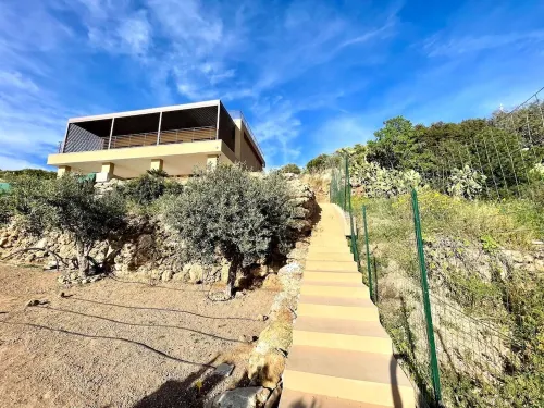 Meravigliosa Villa con Vista su Canale di Sicilia e Piscina a Sfioro